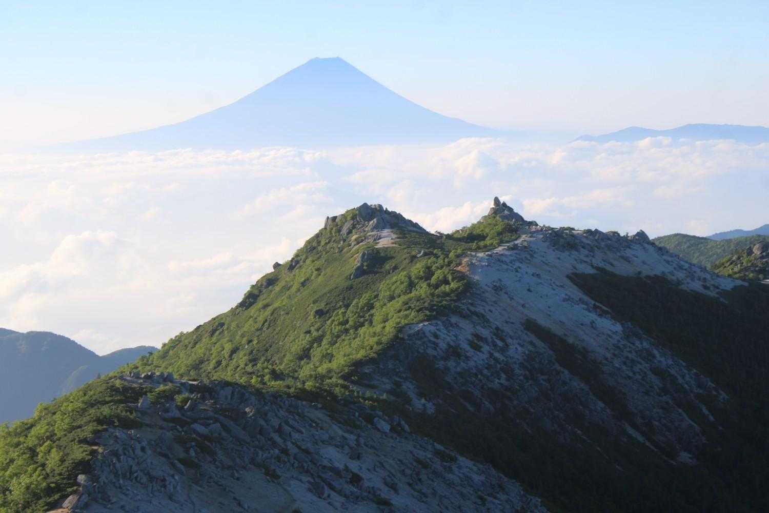 観音岳からの富士山🗻＆薬師岳
