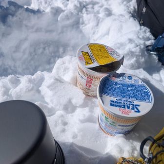 お昼は展望台で
カップヌ〜すぐ冷めるよ〜