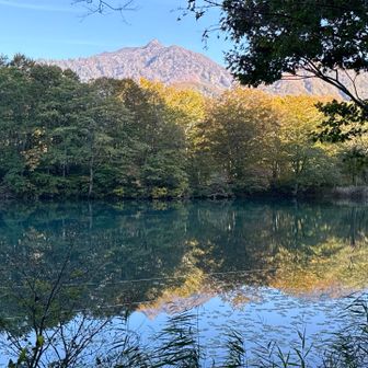 逆さ雨飾山・しろ池