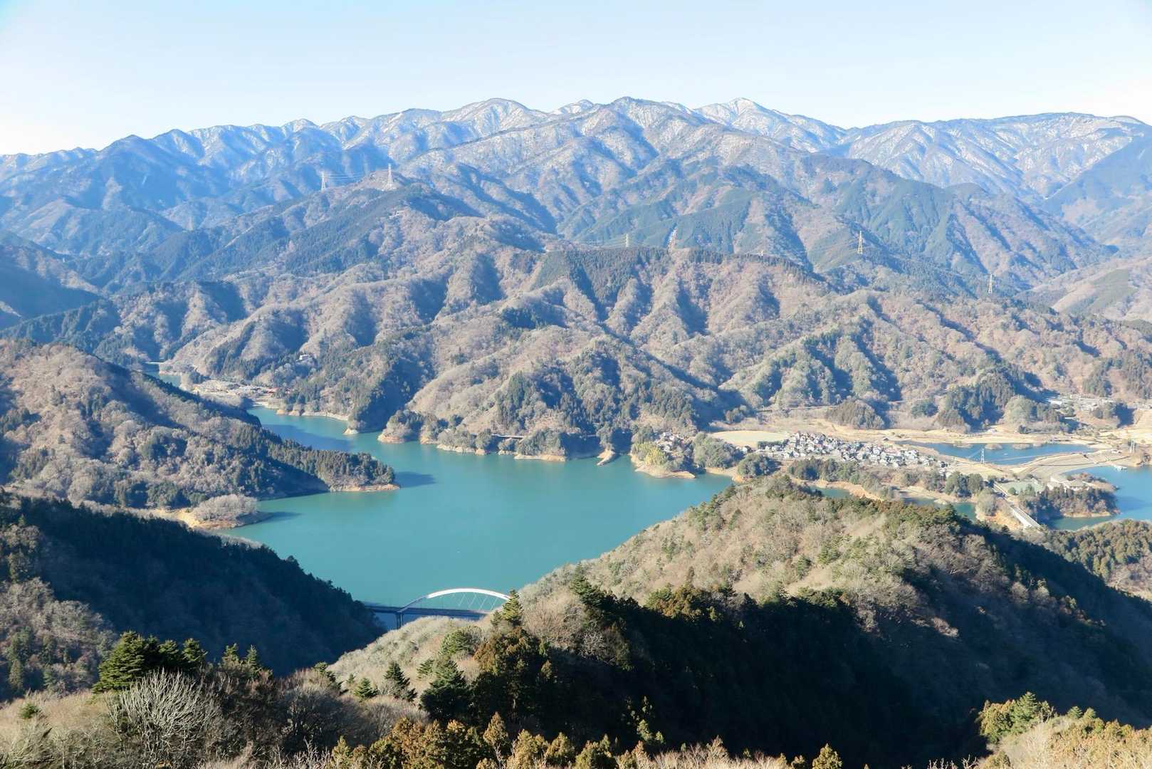 高取山からの方が湖に近いです。