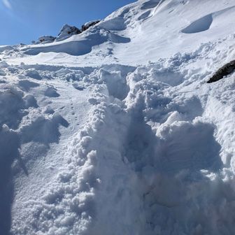 慎重にピッケルで探りながらノートレースを歩く
私の作ったトレース🎶