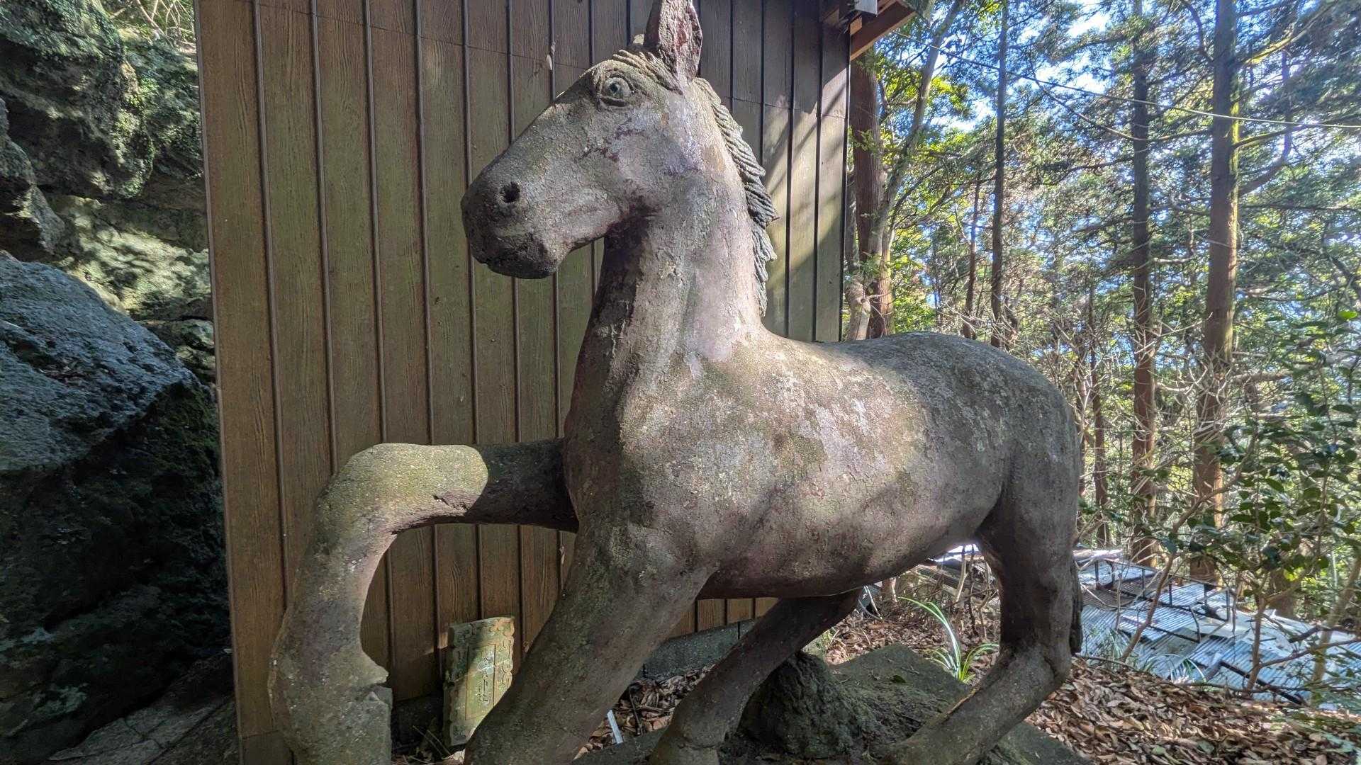 干支もおりました🐎
でもここに祀られているのは古狐🦊