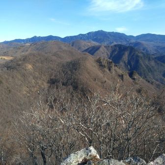 ここから金峰山までも繋がってるようです
隣の茅ヶ岳より眺望良い、360度バチバチの眺望でした〜