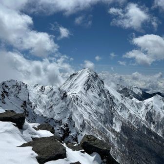 ここに立つまであんなに苦しかったのに、やっぱり、来年はあの稜線を歩いて赤岳に行きたい！って思ってしまう
山って不思議だ
雪山を少し学べた杣添尾根でした🙏

chieさん、良いタイミングで赤岳オススメしてくれて、情報もしっかりくれて、ありがとう😊
Caraさん、赤岳いく？って即答してくれて、ラッセルしてくれて感謝です😊
不思議なもので、辛かったことは忘れた！すごく楽しかった！

最後までお付き合い頂き、ありがとうございました😊
