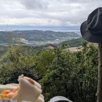 見晴らし良いベンチで昼食
