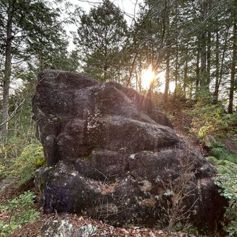 七つ岩🪨を堪能したので下る

この山域もとにかく巨岩が多い