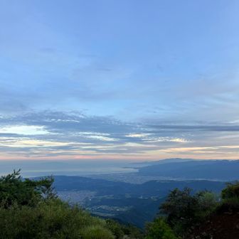 真鶴半島や伊豆大島
そのずっと先まで見えている

さぁ！あとは気をつけて下山しよう