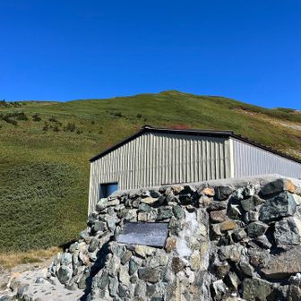 雪倉岳避難小屋

中は見ず