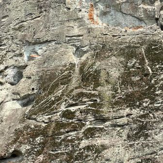 中世の磨崖仏が掘られている🧘‍♂️