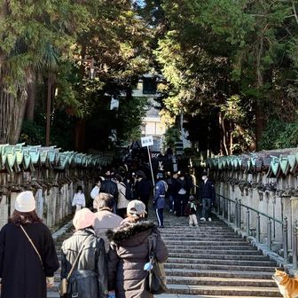 宝山寺の参拝規制列💦