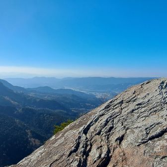 高所恐怖症の人は足がすくむでしょう