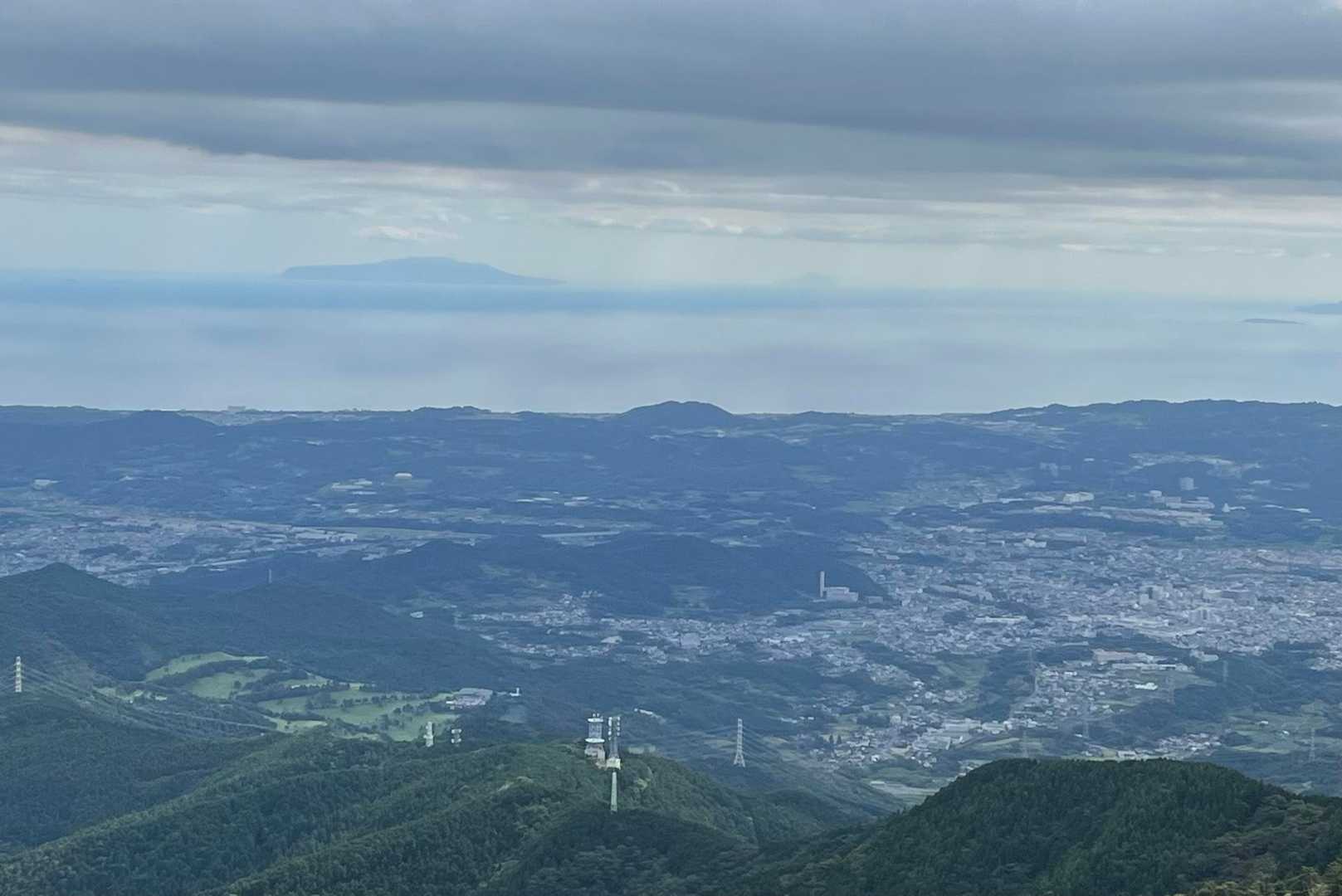 空気が澄んで、大島が見える季節に、