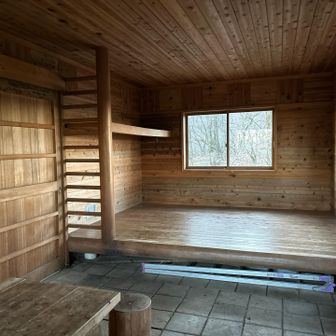 中も綺麗で、サッシは二重でした。と言っても寒いです。到着時の室温は2℃以下でした。