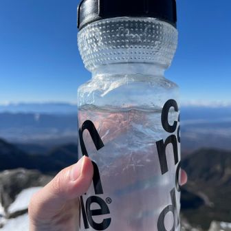 寒すぎて水が凍った❄️