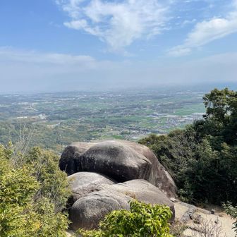 上宮の横にあるベンチから