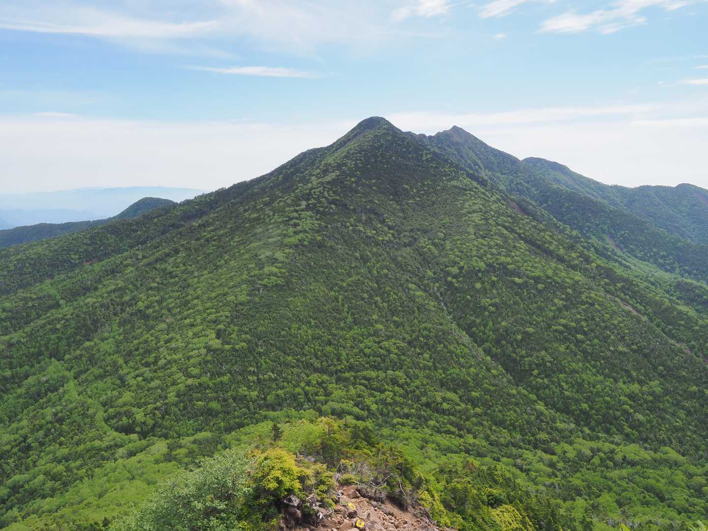 目の前に帝釈山と女峰山が広がります