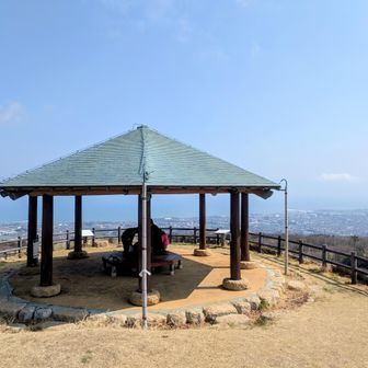 歩いている時は暑くて半袖、でも山頂の風は結構強く涼しかった🤧