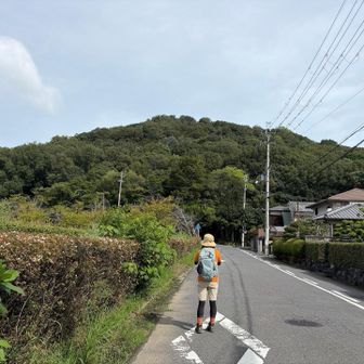 駐車場から耳成山へむかいます