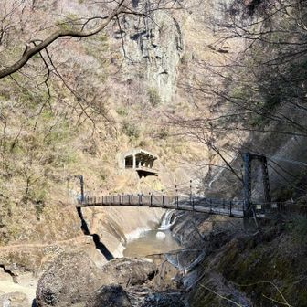 吊り橋、工事中で渡れず