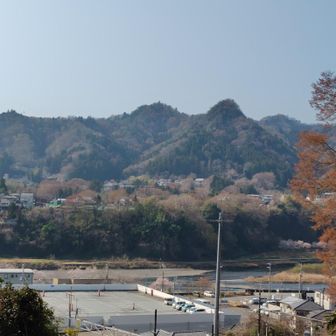 段丘上になった駅の北側を上がって鶴島方面