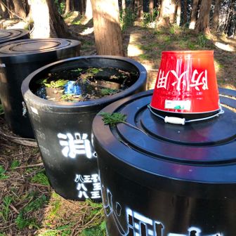 至るところに防火用水が設置されています。
どうか山火事が起きませんように。