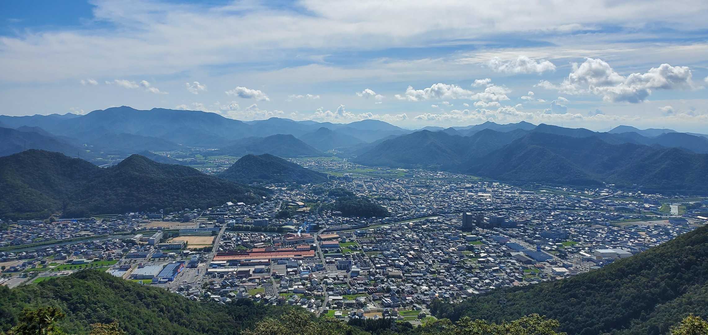 山頂から見た景色、西脇市街地が見渡せます😊
