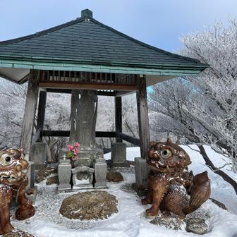 御嶽大権現の狛犬さんと仏様