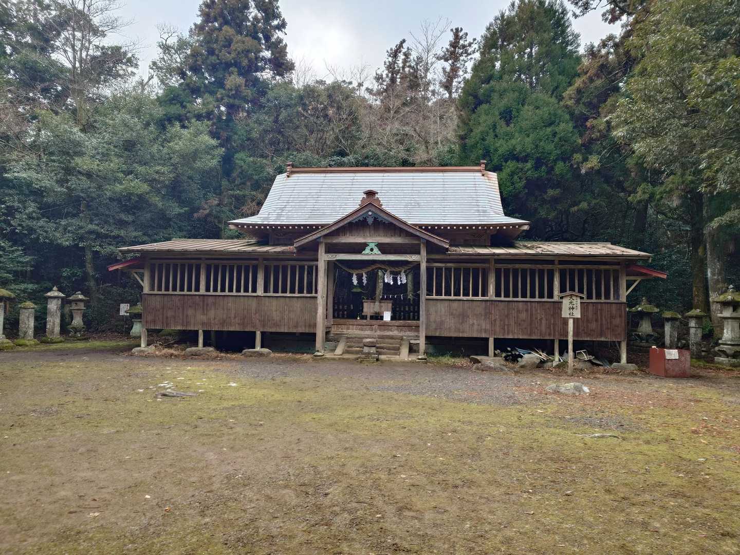 堂々としたお社。こんな山の中に
陽の気が満ちている