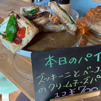 富士見平小屋に戻ってきました。
本日のパイを頂きました。