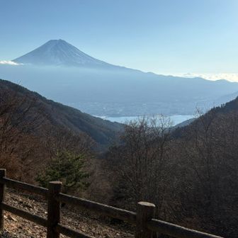 河口湖越しの富士山って初かも、