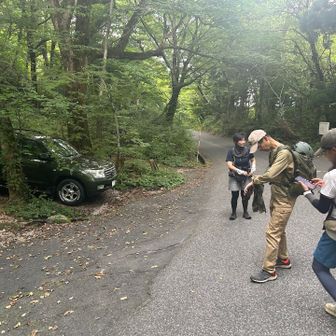無事に到着！手前の駐車場に登山靴とブラシ？がおかれてました。まぁ、なんていうか我々もボランティアではないので、、、気づいたら取りにくるかな、と
疲れてると忘れ物も多いですけど、改めて気をつけようと思った