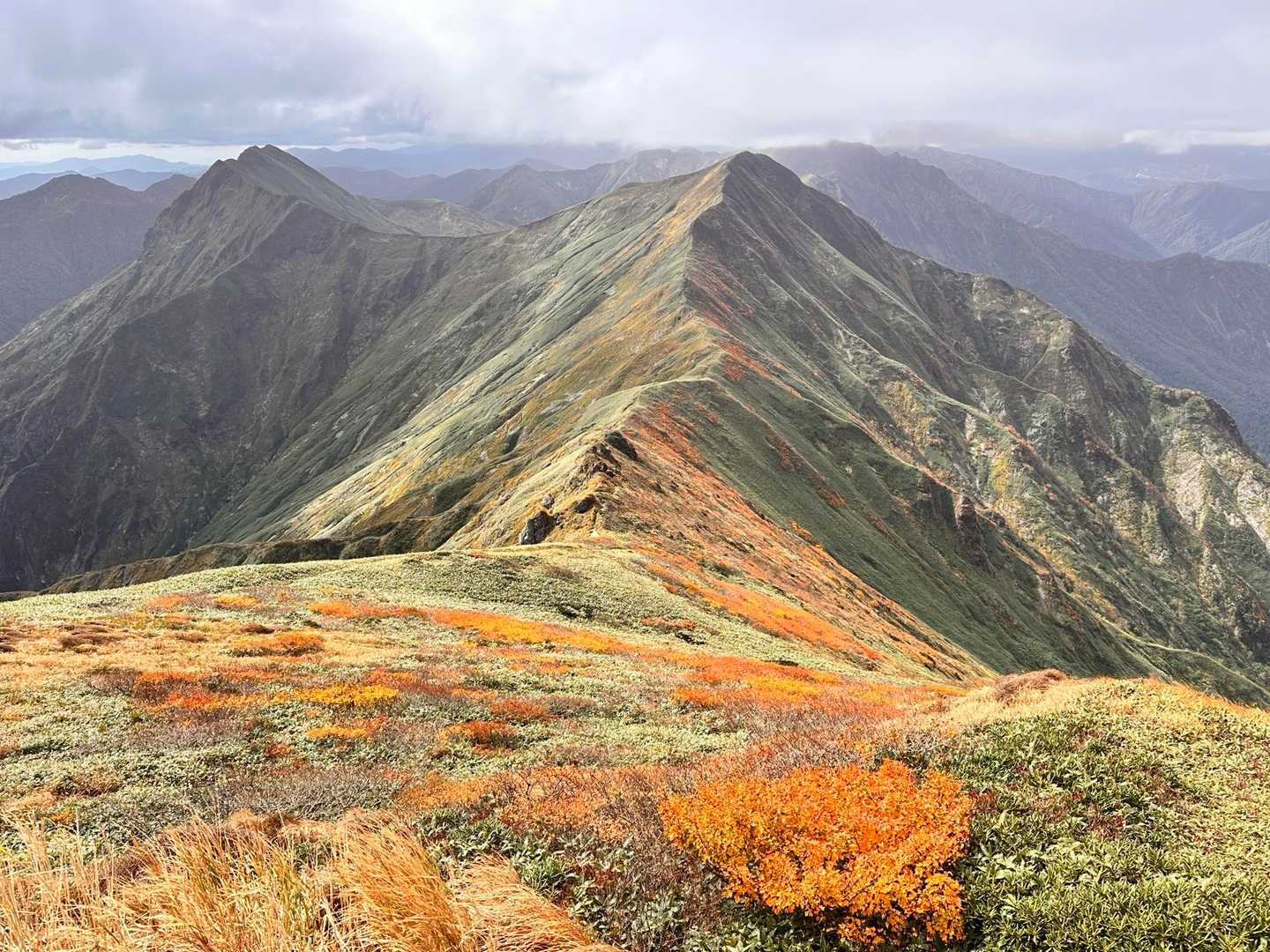 谷川連峰へ続く尾根