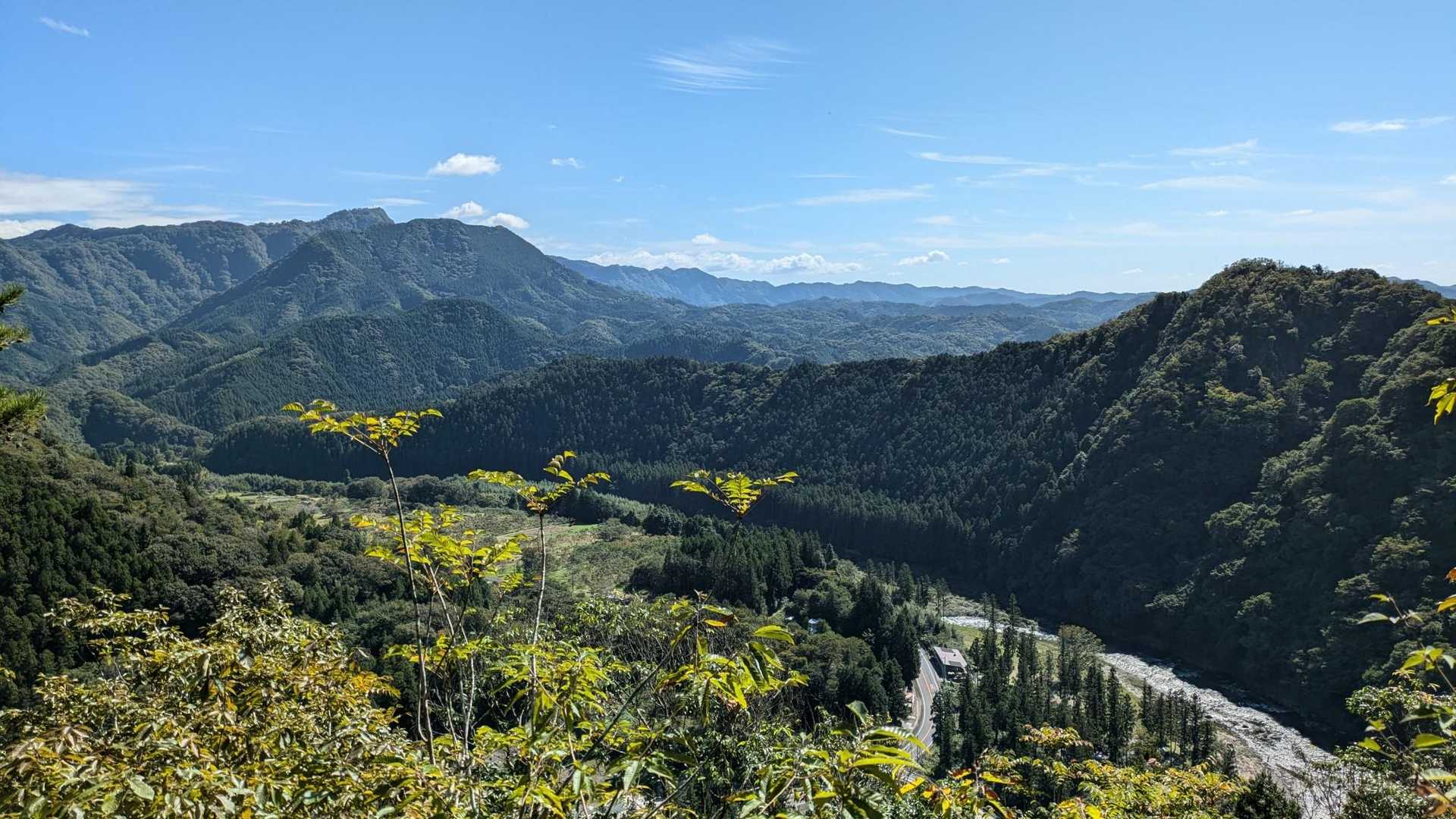 うわぁー✨️
左奥に奥久慈男体山
右下に久慈川