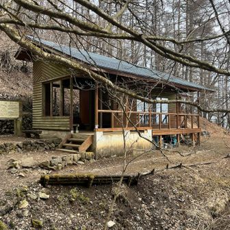 避難小屋外観
立派です