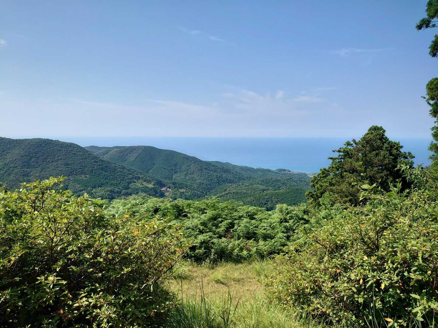 ☝️眺めいいわぁ
            海をみながら
                 まったりしてます
