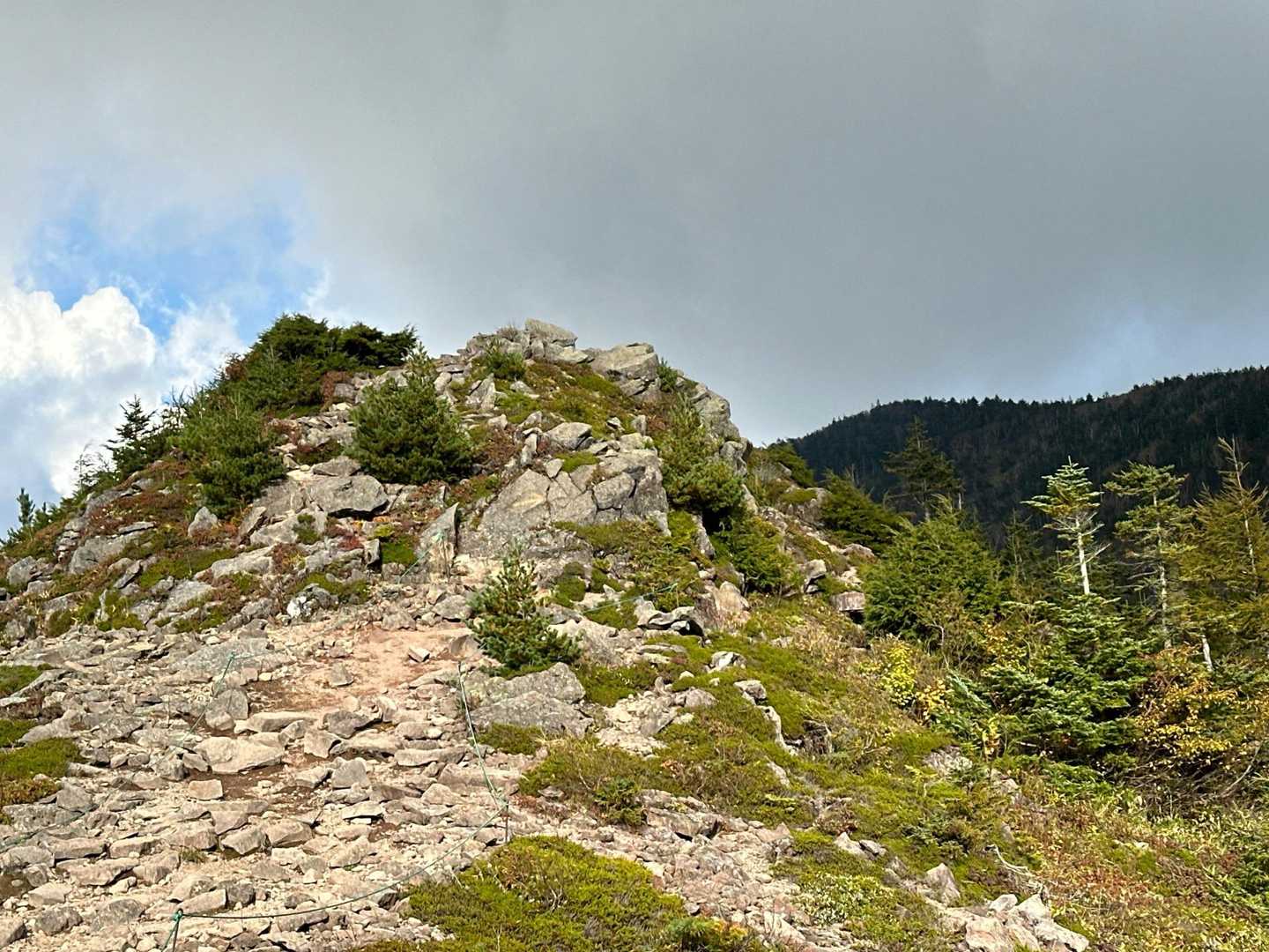 途中の中四阿⛰️