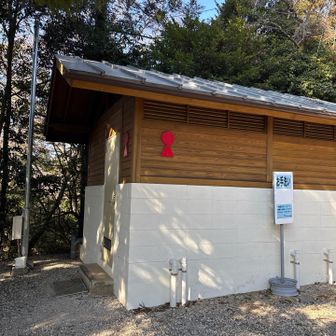 峯の薬師さんのトイレ　キレイです