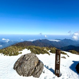 貸し切り状態。
すれ違った方々は早々にピストンで下山。