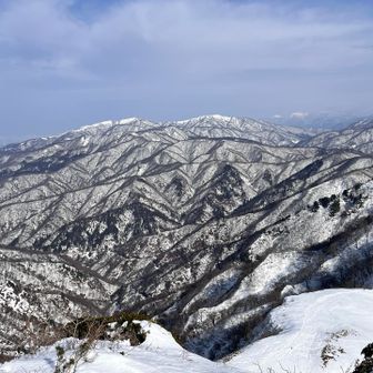 銀杏峰と部子山？経ヶ岳？
荒島岳は少し霞んでる