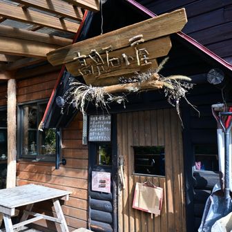 高見石小屋
揚げパンは10時から