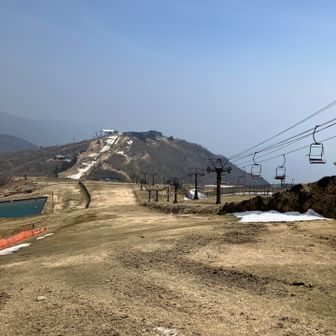 雪のないスキー場は初めて。