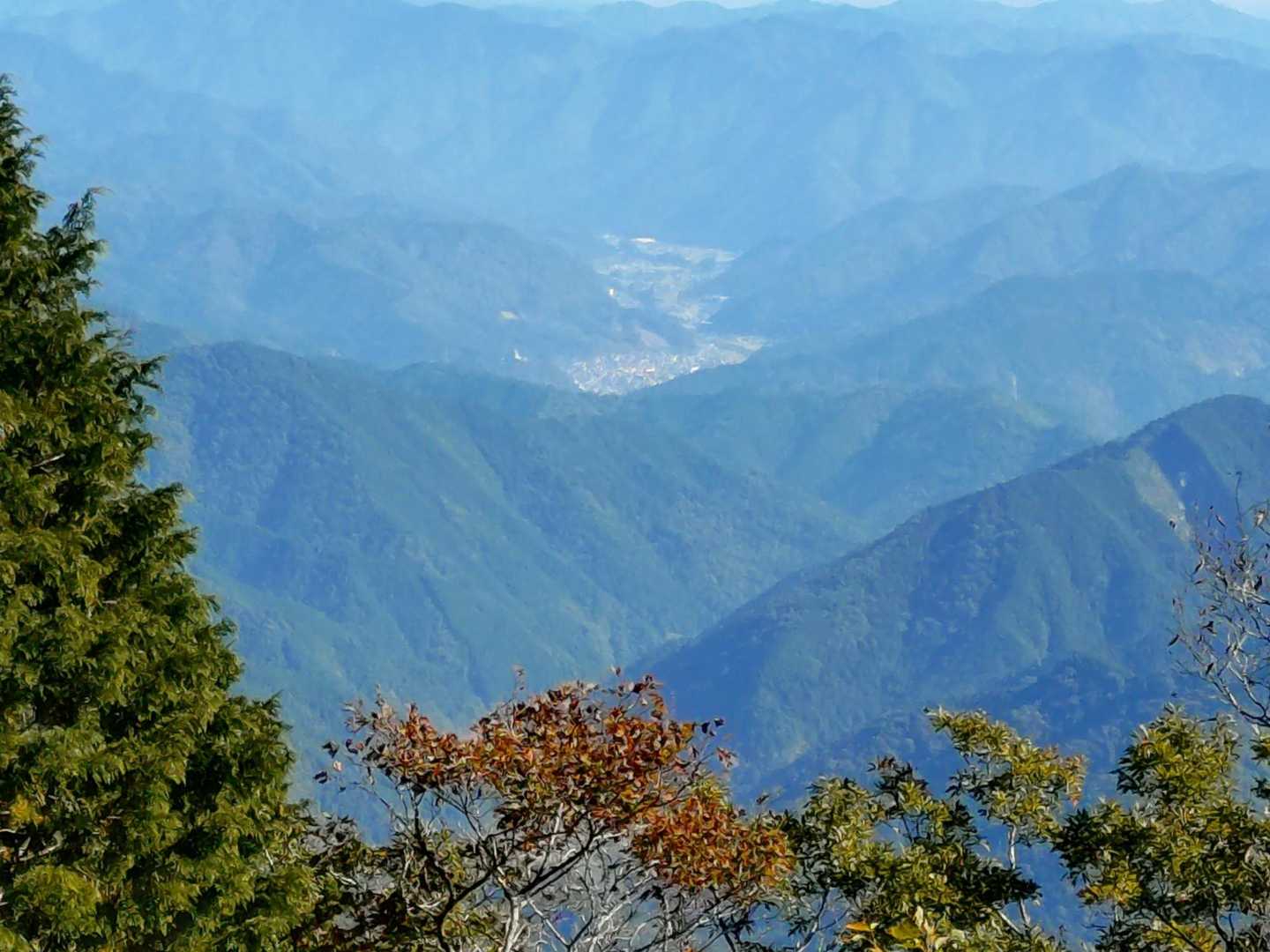👨郡上八幡やんか。八幡城見える🥰
👩マサイ族なみやな😮
👨遠くはやたら見える🥰