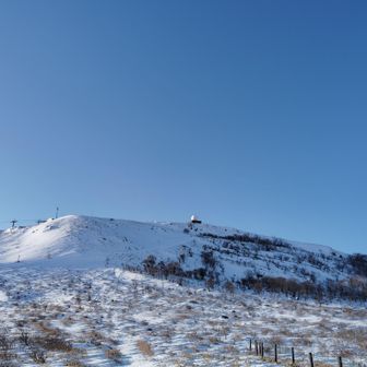 気象観測所が小さく見えます