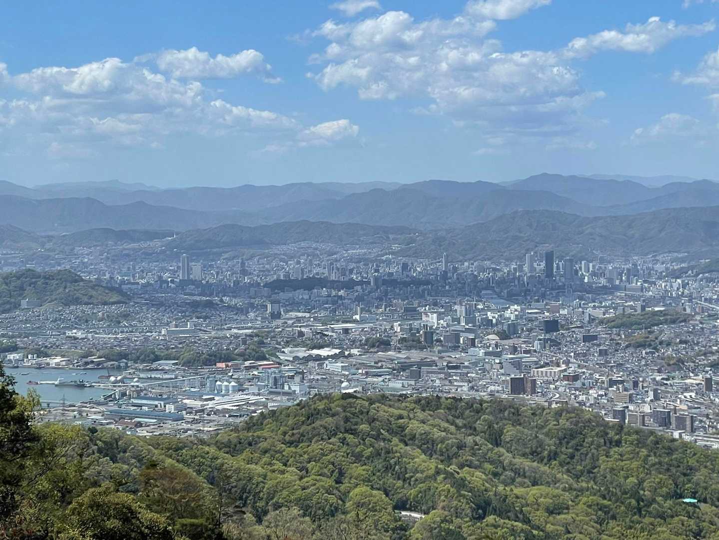 あそこが比治山であそこが広島駅
なんだか楽しい😄