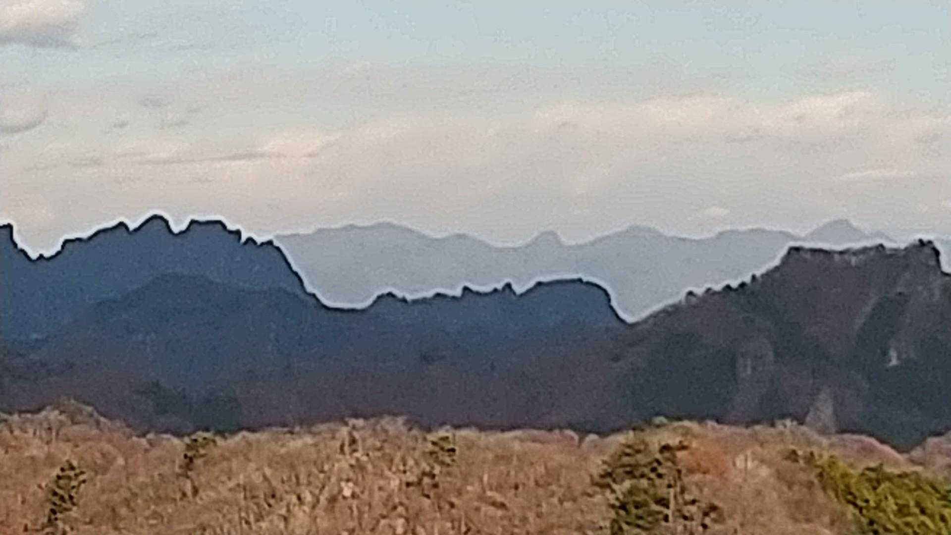 妙義山の奥には榛名山
快晴☀️時には上毛三山が観られます😁