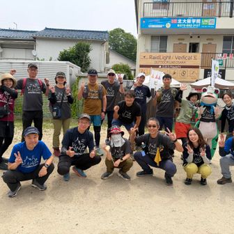 Tシャツの受渡しを終えて、
メンバーは(順不同)

☆さき🐒さん
【HOSHIDACTION！！👕2026お披露目会😊 ＆ きつね山登山💪
https://yamap.com/activities/49111287】
☆アジサバ🐟さん
☆かしやん🐸
【星田の有志者ときつね山！
https://yamap.com/activities/49109562】
☆めいくん🐢さん
【HOSHIDACTION!! Tシャツお披露目会そしてきつね山
https://yamap.com/activities/49112778】
☆なべ🕶さん
【HOSHIDACTION‼︎ Tシャツときつね山🦊アドベンチャー🪨🌿🕳️
https://yamap.com/activities/49109606】
☆take🎋さん
【HOSHIDACTION！！2026
https://yamap.com/activities/49113987】
☆MAI🐈‍⬛さん
☆mon🌙21さん
【きつね山⛰️＆HOSHIDACTION！！Ｔシャツ。
https://yamap.com/activities/49111492】
☆ニシヒデ🐯さん
【HOSHIDACTION!!で🦊⛰️
https://yamap.com/activities/49110711】
☆tiggermanさん
【HOSHIDACTION！！
https://yamap.com/activities/49109599】
☆ひでとさん
【HOSHIDACTIONシャツときつね山
https://yamap.com/activities/49110702】
☆さこさん
星田Tシャツお披露目会＆きつね山🦊
【https://yamap.com/activities/49111588】
☆chachaさん
【キツネ山🦊
https://yamap.com/activities/49115793】
☆ぶーたんさん

集合写真のみ参加
☆86さん
☆みちりんごさん

今日は来れなかったけれど、Tシャツを購入した方は他にもたくさんいて、1人1人への引き渡しも、さき🐒さんが1人で担って下さいましたm(*_ _)m

こうして見ると、ガンメタ(濃グレー)とネイビー率高いですね！
私も両方持ってるから、どっちか着てきたら良かったなぁ( ˊᵕˋ ;)
