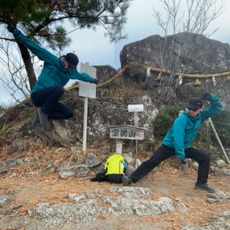場所を変えても分身の術遊び🥷🥷

あれ？境目のところで空の色が違う？？
まだまだ色々お試ししてみないといかんな😁