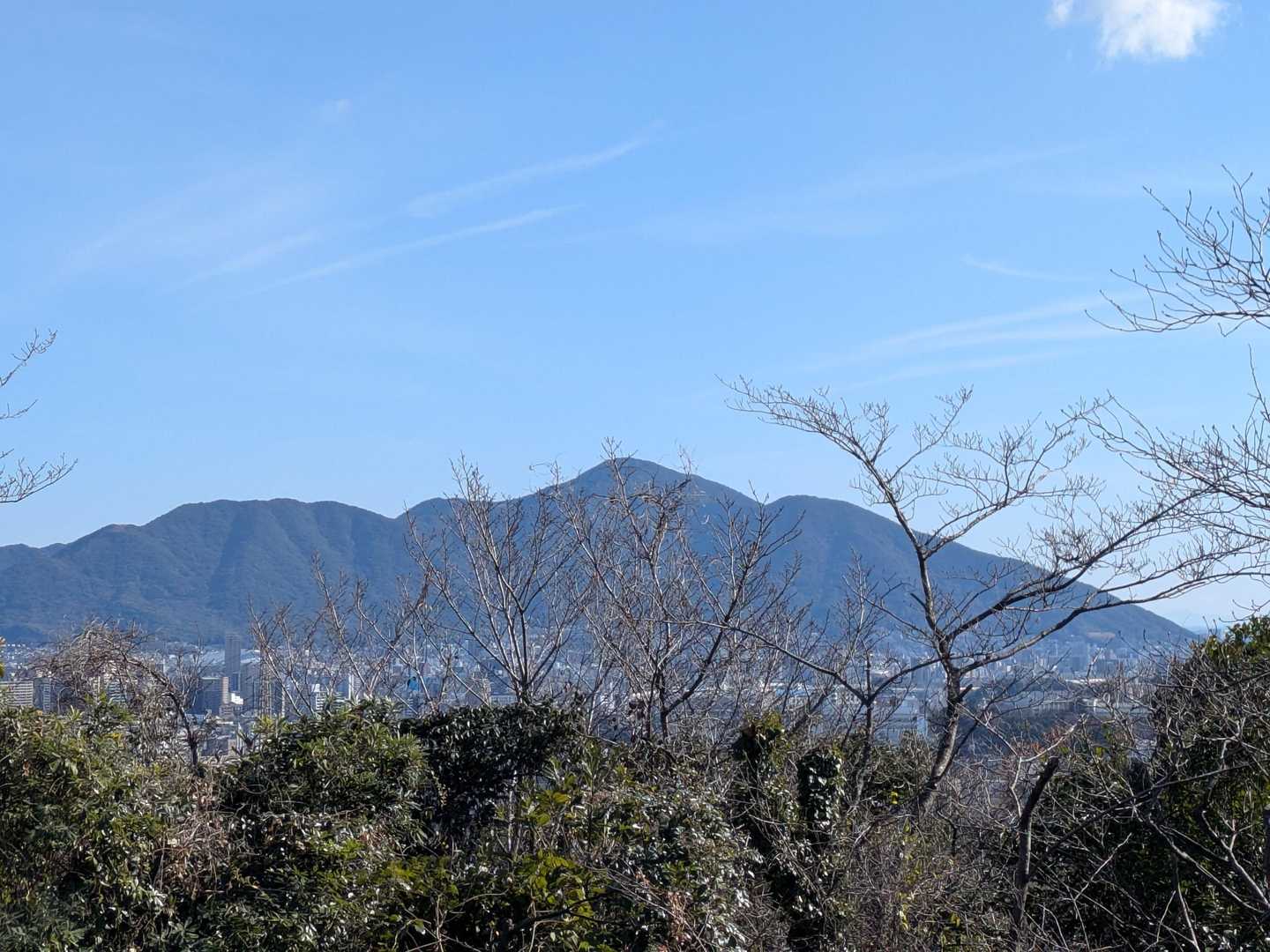 足立山