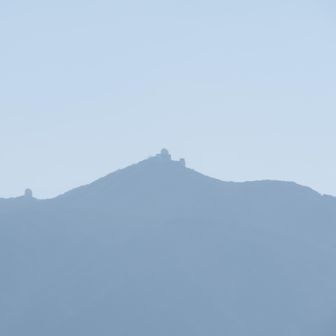 山頂のレーダー基地もシルエット