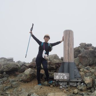 悪沢岳(東岳)に到着。
3000m峰20座目到達です。残り1座。
暫し休憩して、荒川中岳を目指します。